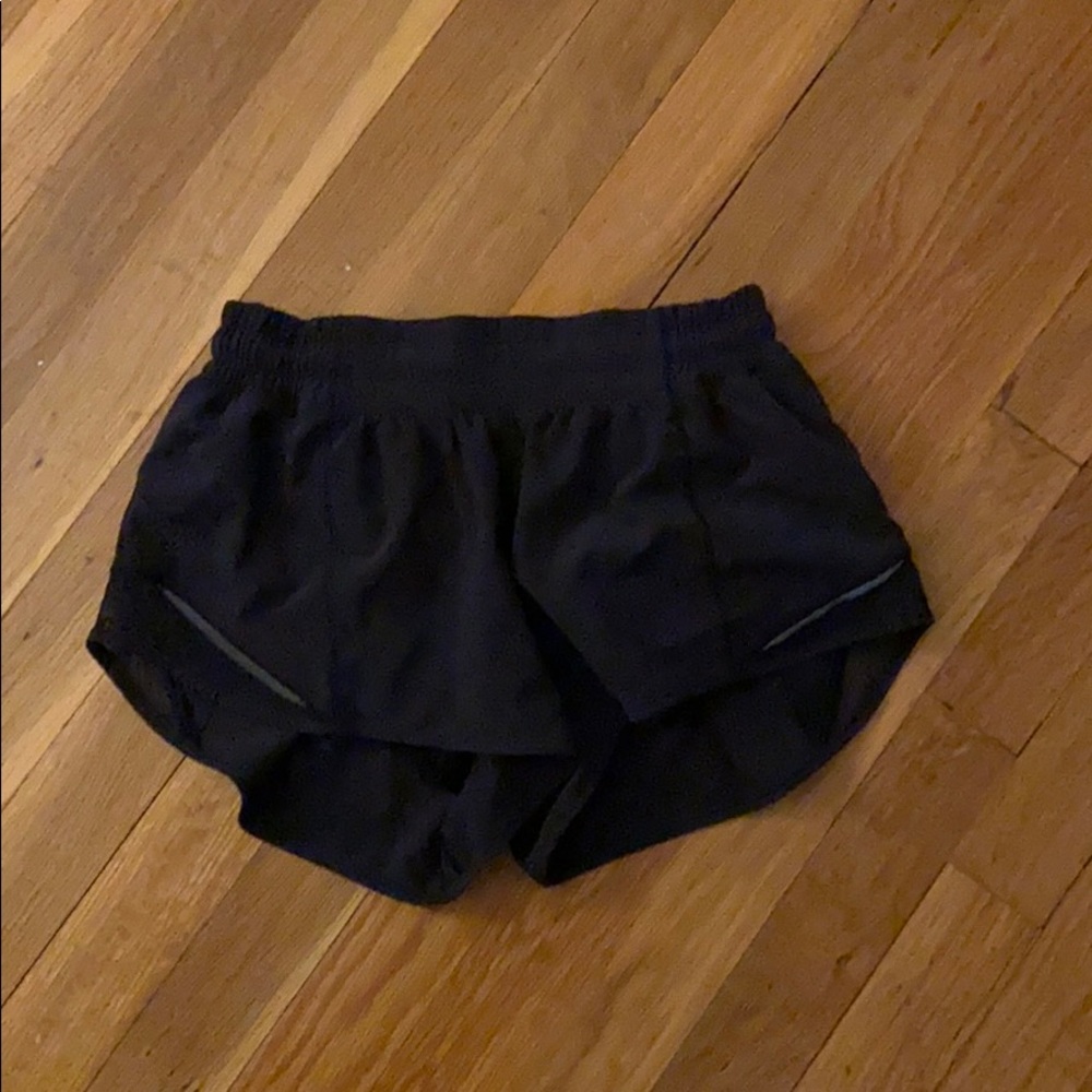 Lululemon hotty hot shorts 2.5”